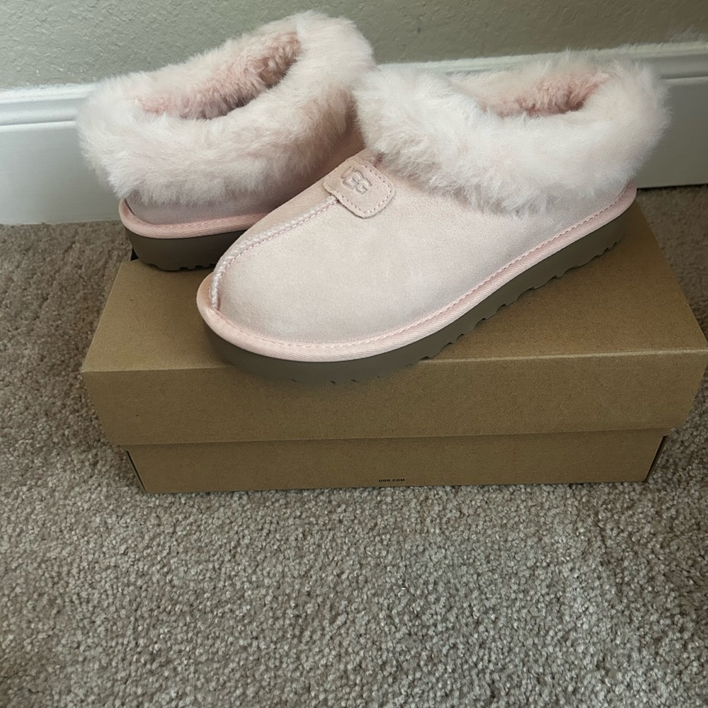 UGG Tazzette Genuine Shearling Collar Slipper- Beige Blush